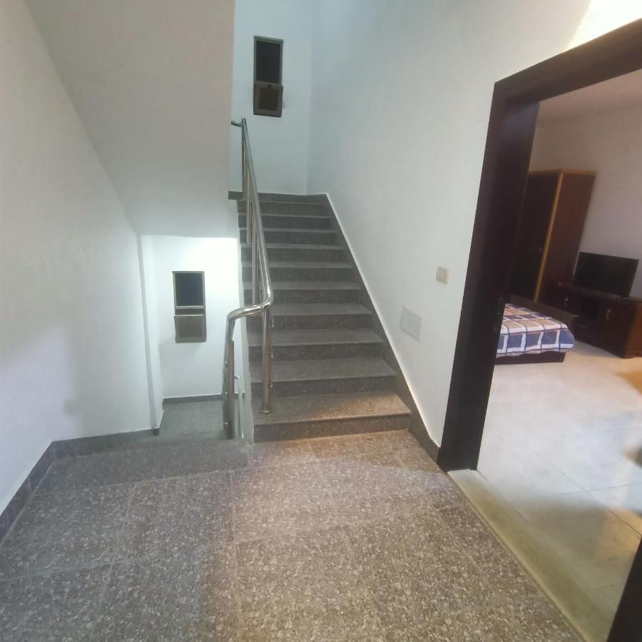 Red Rose City Apartment 瓦迪穆萨 外观 照片