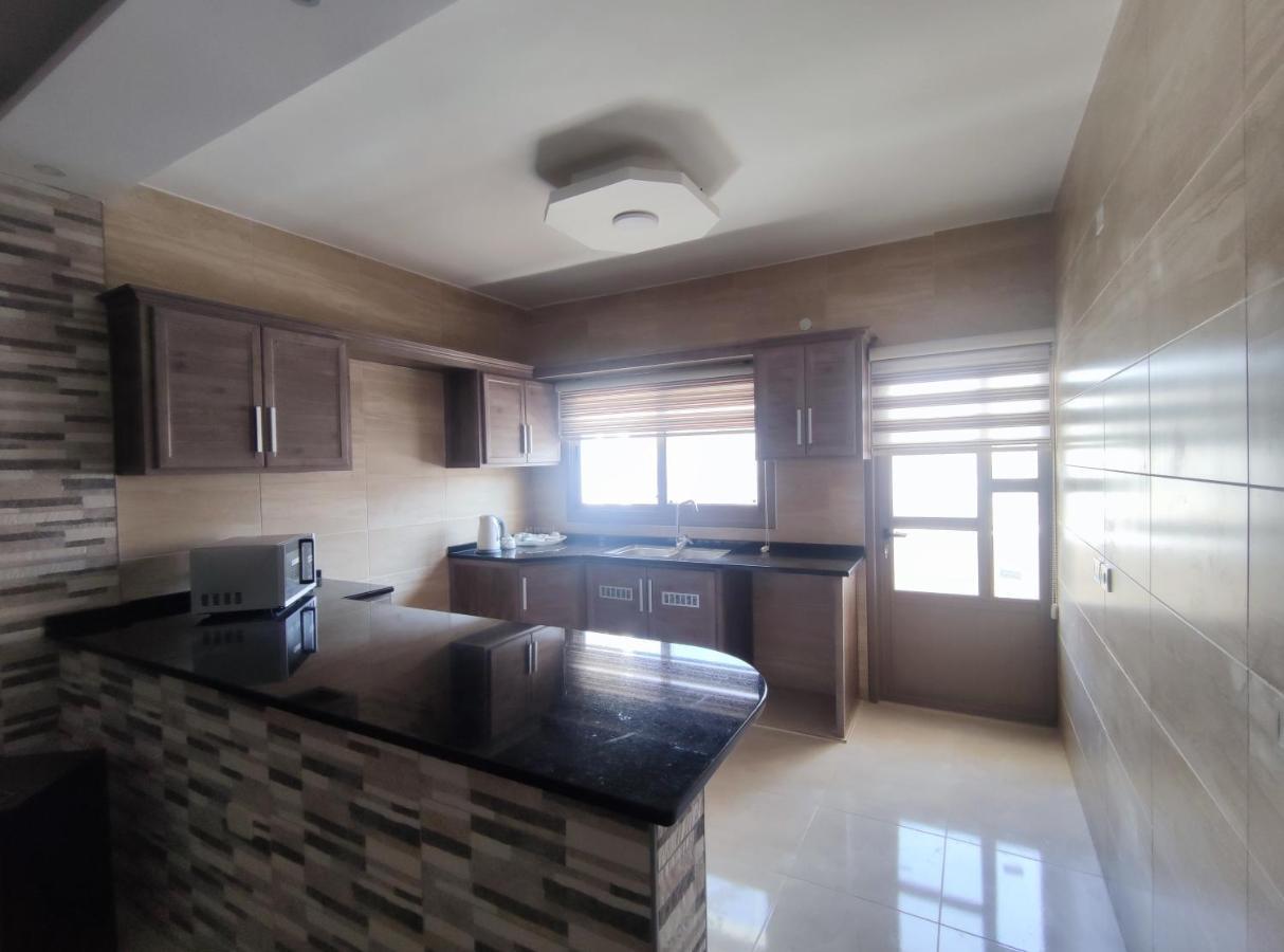 Red Rose City Apartment 瓦迪穆萨 外观 照片